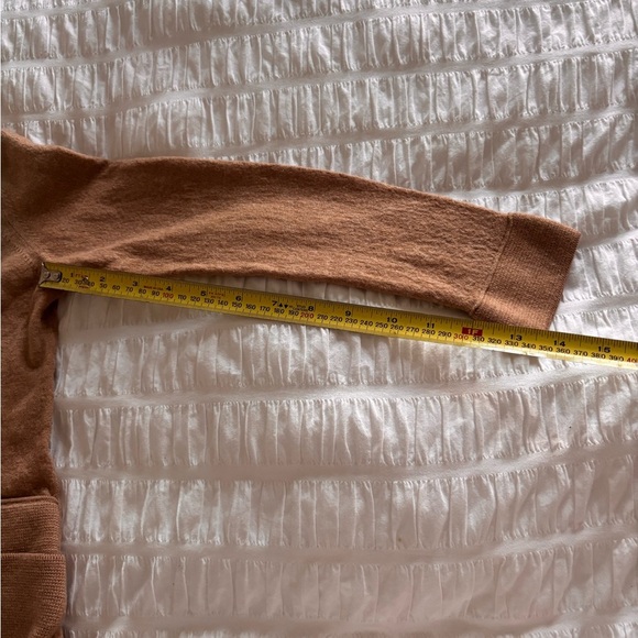 Tory Burch Tan V-Neck Sweater 100% Merino Wool - Picture 4 of 9